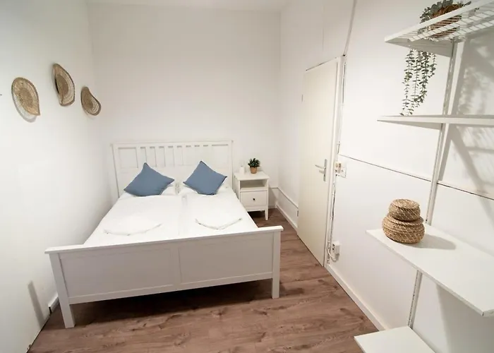 Great Three Bedroom Hamburg