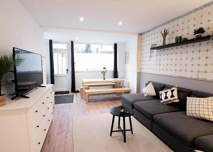 Great Three Bedroom Apartment *