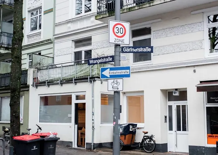 Great Three Bedroom * Hamburg